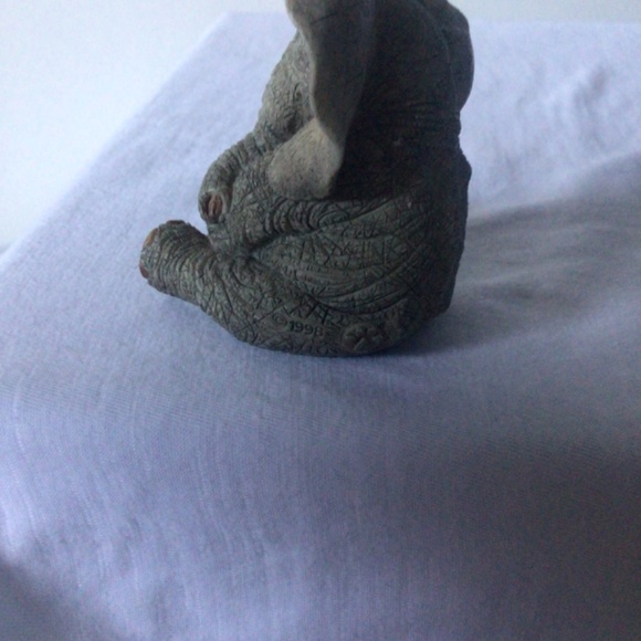 Elephant with Flower Figurine - Picture 5 of 7